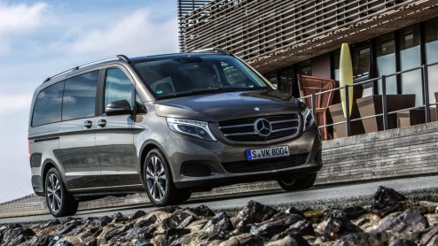 Autotest Mercedes-Benz V 250 BlueTEC, de nieuwe V-Klasse als ruime MPV voor VIP-shuttles en taxi-vervoer.