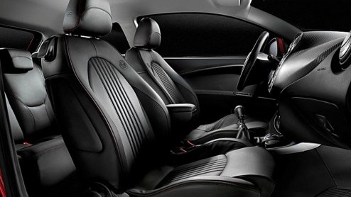Terwijl we allemaal in spanning zitten te wachten op de prijzen van de Alfa MiTo, wordt het topmodel GTA alweer in de kraamkamer gelegd. Een flinke 1.8 DI Turbojet met 230 pk en giftige looks maken Al