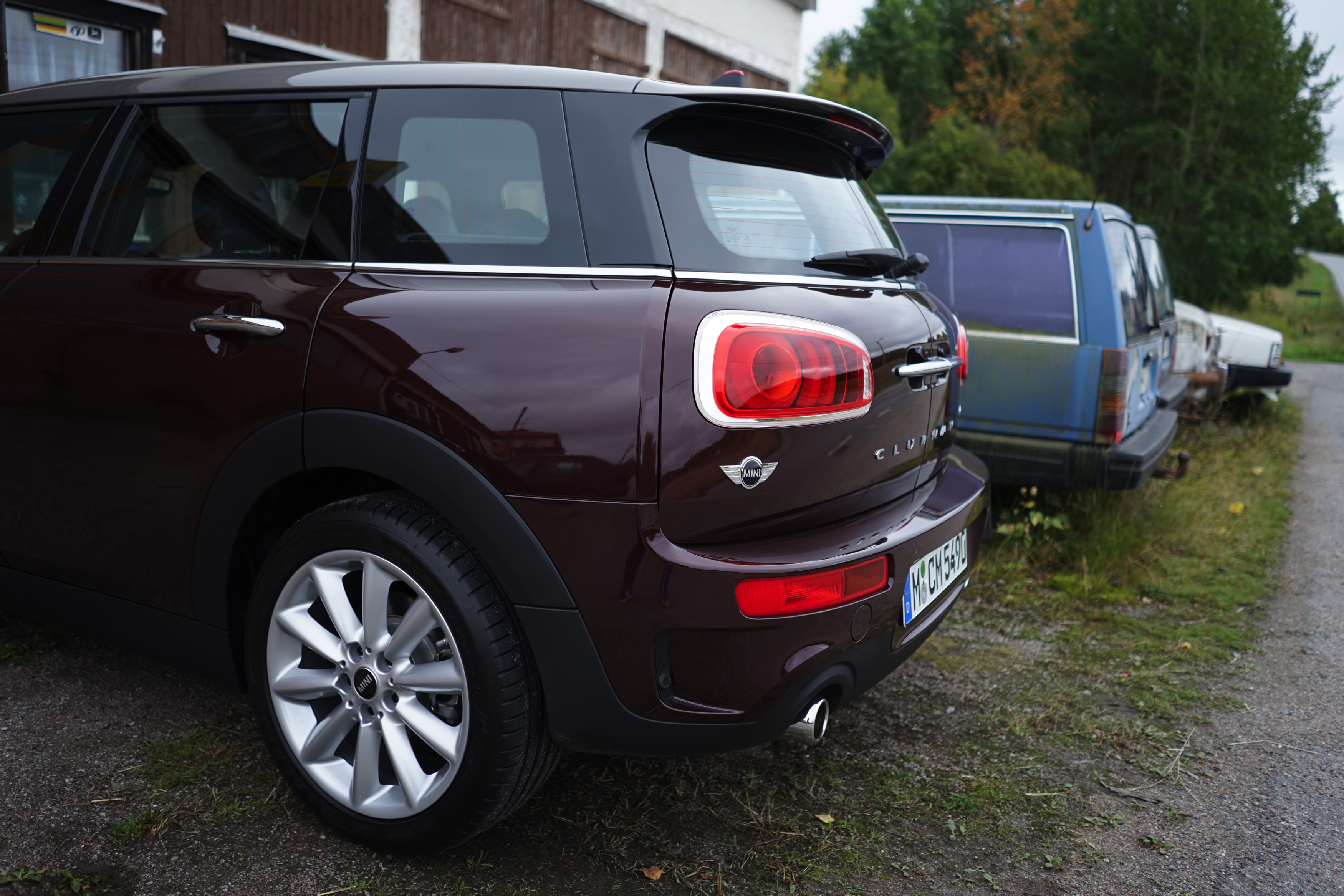 Autotest MINI Clubman: hij verloor zijn gekke deurtje, groeide serieus en werd een stuk volwassener. Wij reden de Mini Clubman Cooper S rond Stockholm. Is hij naast praktisch ook nog wel speels.