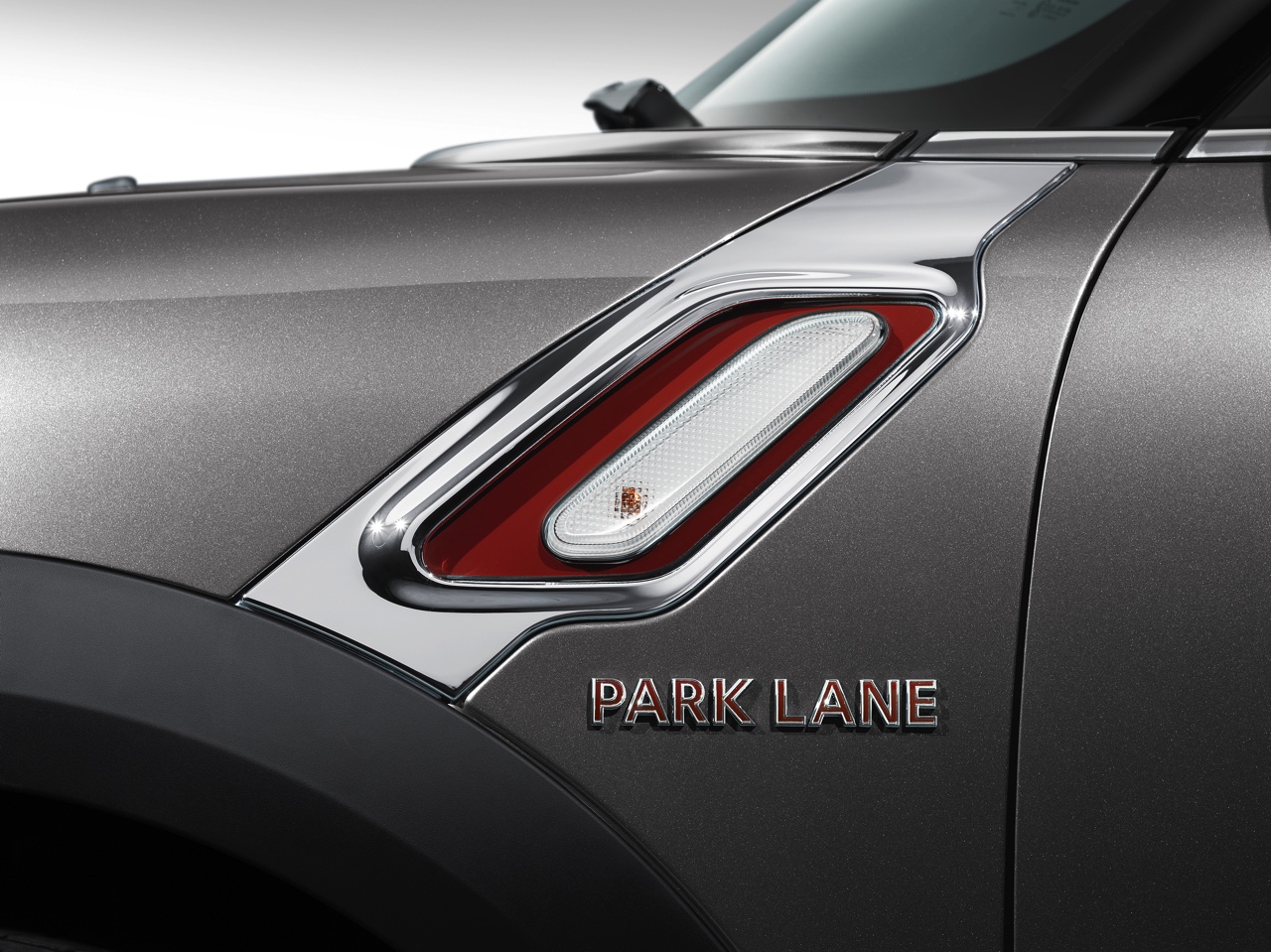 Mini Countryman in juli naar Nederland in de exclusieve Park Lane of Park Lane Chili editie, een speciale uitvoering met specifieke in- en exterieurdetails.