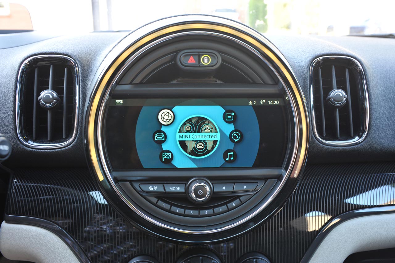 Mini breidt het programma van de Countryman uit met een plug-in hybride. AutoVandaag ging met deze zuinig bedoelde versie op stap.