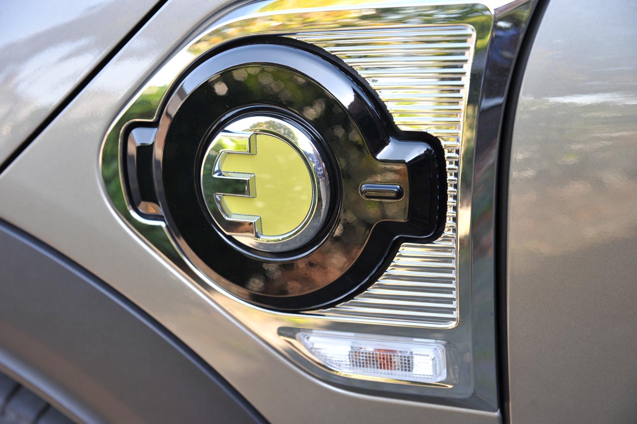 Mini breidt het programma van de Countryman uit met een plug-in hybride. AutoVandaag ging met deze zuinig bedoelde versie op stap.