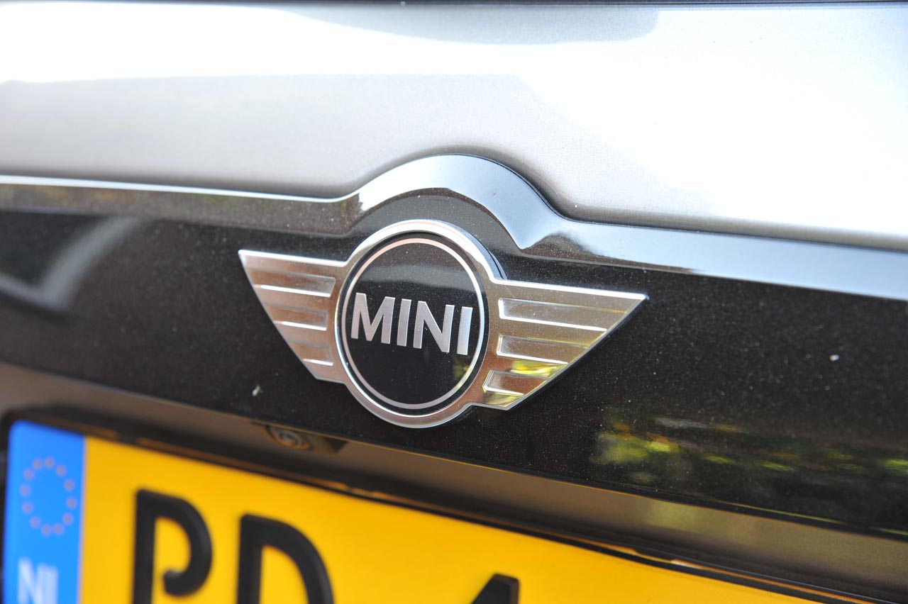 Mini breidt het programma van de Countryman uit met een plug-in hybride. AutoVandaag ging met deze zuinig bedoelde versie op stap.