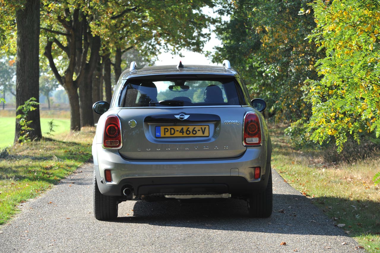 Mini breidt het programma van de Countryman uit met een plug-in hybride. AutoVandaag ging met deze zuinig bedoelde versie op stap.