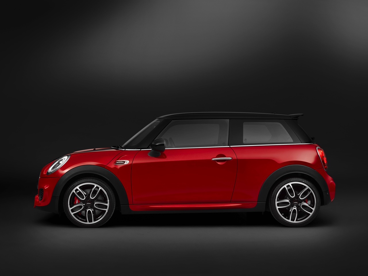 Mini introduceert voorlopig topmodel met Mini John Cooper Works 2.0 TwinPower Turbo, goed voor 231 pk. Zijn prijs is vastgesteld op 39.995 euro.