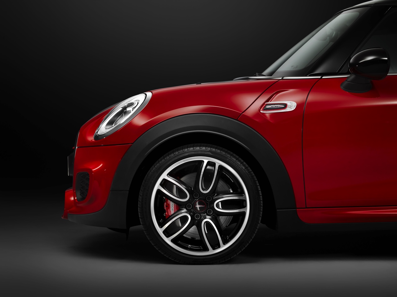 Mini introduceert voorlopig topmodel met Mini John Cooper Works 2.0 TwinPower Turbo, goed voor 231 pk. Zijn prijs is vastgesteld op 39.995 euro.