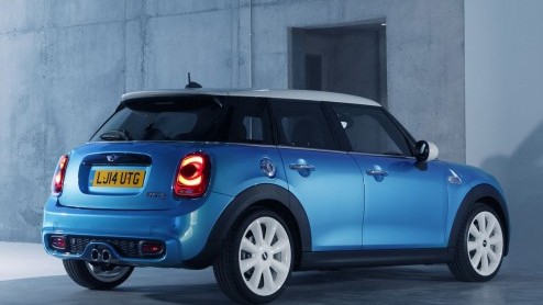 Mini heeft het doek gehaald van de vijfdeurs hatchback. Voor de fabrikant een compleet nieuwe carrosserievariant, die met een langere lengte en wielbasis vooral meer ruimte biedt in het interieur.