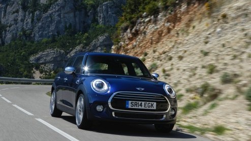 Mini heeft het doek gehaald van de vijfdeurs hatchback. Voor de fabrikant een compleet nieuwe carrosserievariant, die met een langere lengte en wielbasis vooral meer ruimte biedt in het interieur.