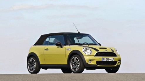 Hoewel het winterseizoen niet helemaal geschikt is, komt Mini nu, na een verkoopsucces van 164.000 exemplaren, met de nieuwe Mini Cabrio. Nieuw voor deze telg is EfficientDynamics techniek voor een la