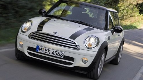 Een Mini trendgevoelig? Helemaal niet! Althans, als je afgaat op de waarde vastheid. Mini blijkt uit onderzoek van AutoDNA de meeste waardevaste auto van 2007. Deze online autotaxateur onderzocht in 2