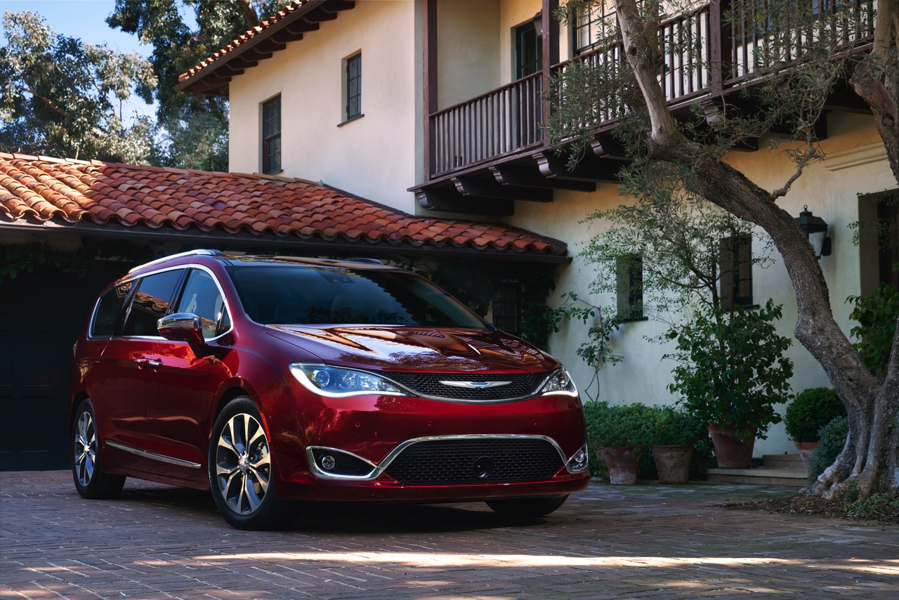 De Chrysler Town & Country en Voyager krijgen een opvolger in de vorm van een nieuwe oude bekende: de Pacifica. Als eerste MPV is deze Chrysler er ook als plug-in hybride.