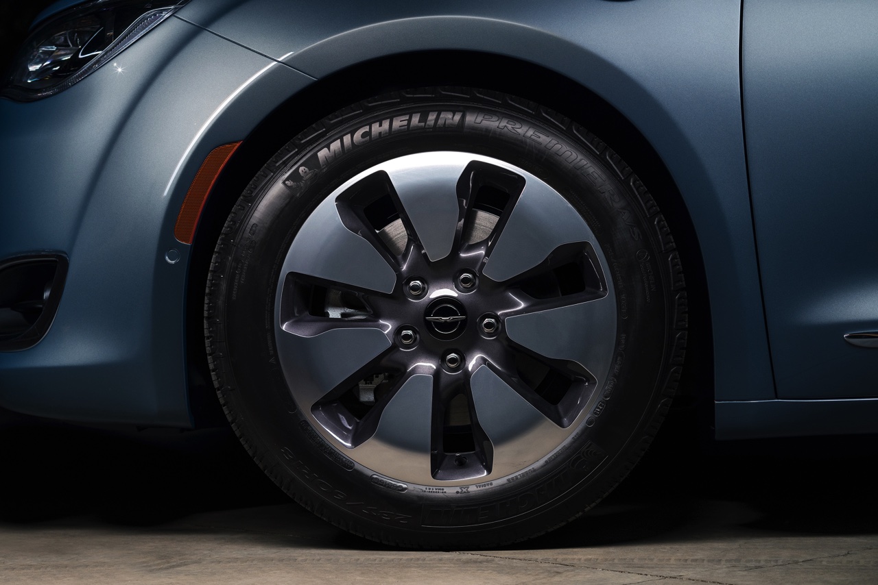 De Chrysler Town & Country en Voyager krijgen een opvolger in de vorm van een nieuwe oude bekende: de Pacifica. Als eerste MPV is deze Chrysler er ook als plug-in hybride.