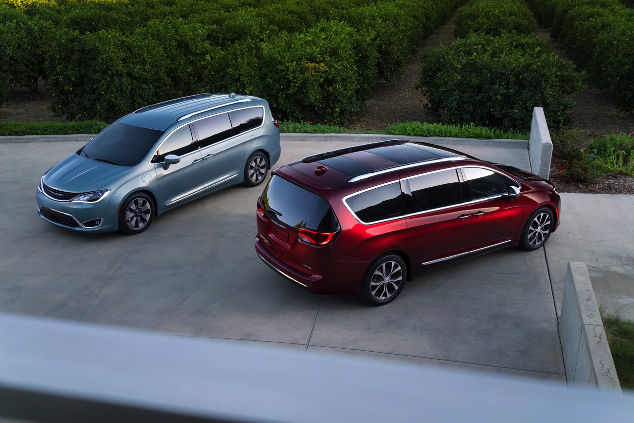 De Chrysler Town & Country en Voyager krijgen een opvolger in de vorm van een nieuwe oude bekende: de Pacifica. Als eerste MPV is deze Chrysler er ook als plug-in hybride.