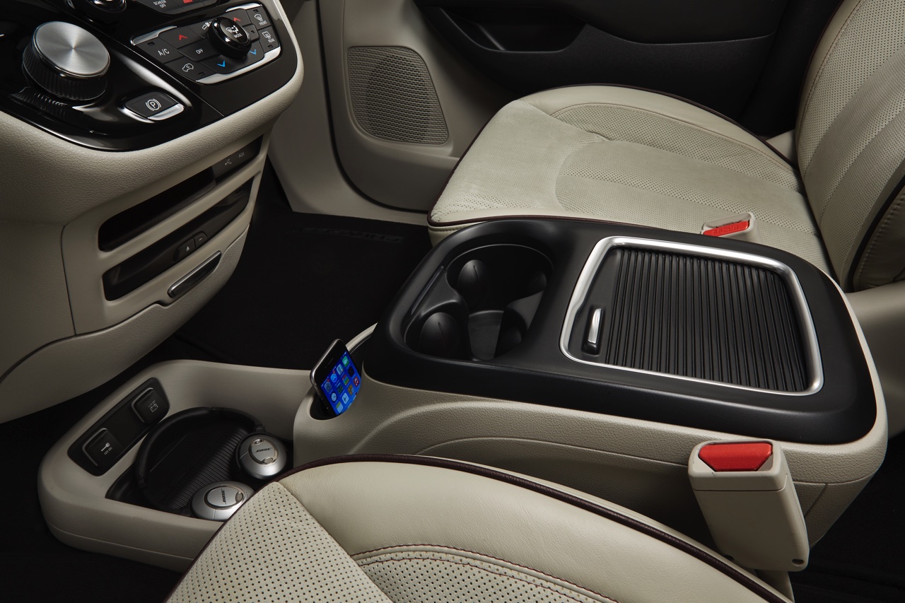 De Chrysler Town & Country en Voyager krijgen een opvolger in de vorm van een nieuwe oude bekende: de Pacifica. Als eerste MPV is deze Chrysler er ook als plug-in hybride.