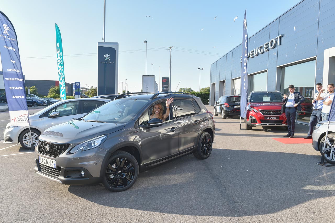 Misse France 2018 heeft een nieuwe Peugeot 2008 SUV in ontvangst genomen.