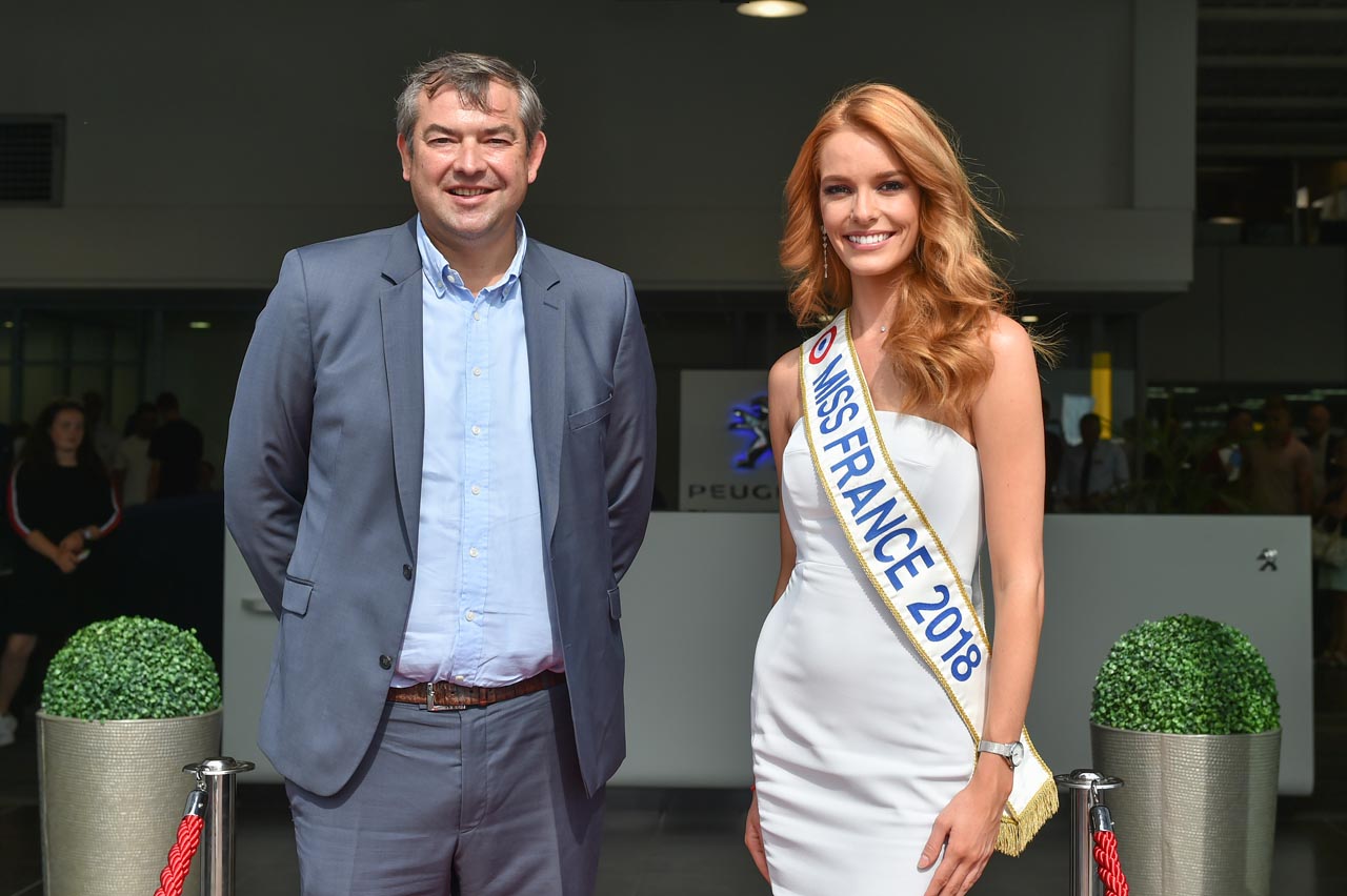 Misse France 2018 heeft een nieuwe Peugeot 2008 SUV in ontvangst genomen.