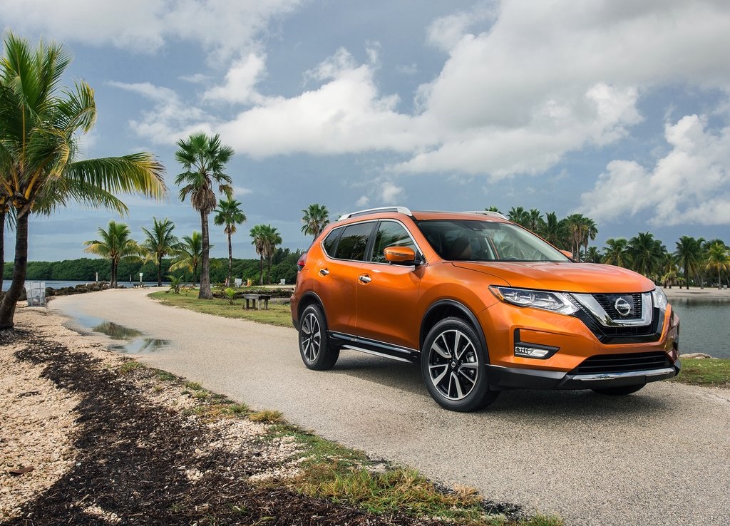 De Nissan Rogue kreeg een facelift en misschien komt die ook voor de Nissan X-Trail.