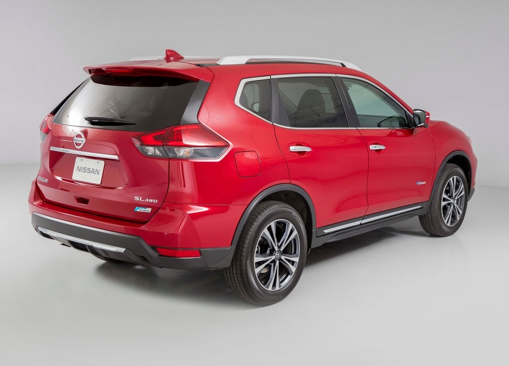 De Nissan Rogue kreeg een facelift en misschien komt die ook voor de Nissan X-Trail.