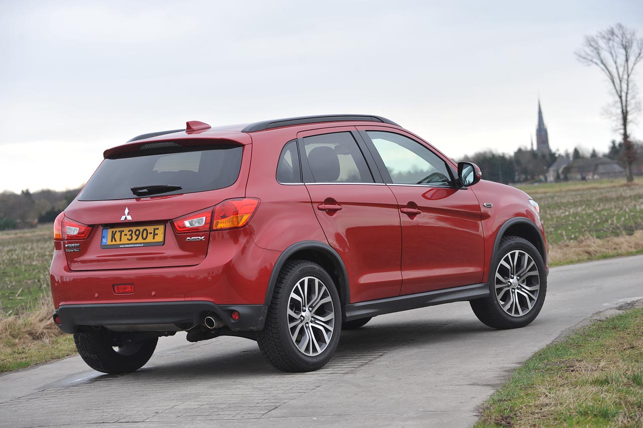 Na zo'n zeven jaar geeft Mitsubishi de ASX een facelift, kan de auto daarmee de concurrentie nog bijbenen. Autovandaag zocht het uit.