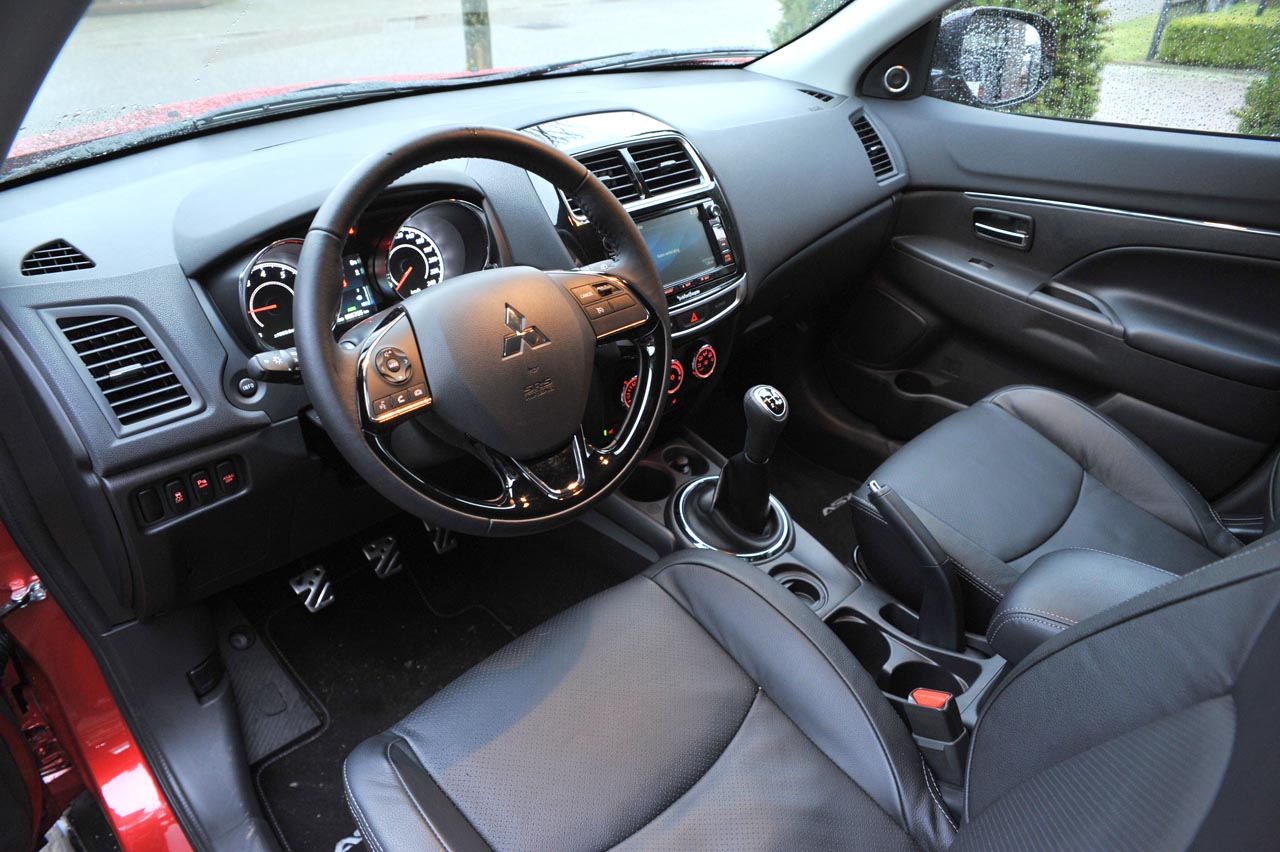 Na zo'n zeven jaar geeft Mitsubishi de ASX een facelift, kan de auto daarmee de concurrentie nog bijbenen. Autovandaag zocht het uit.