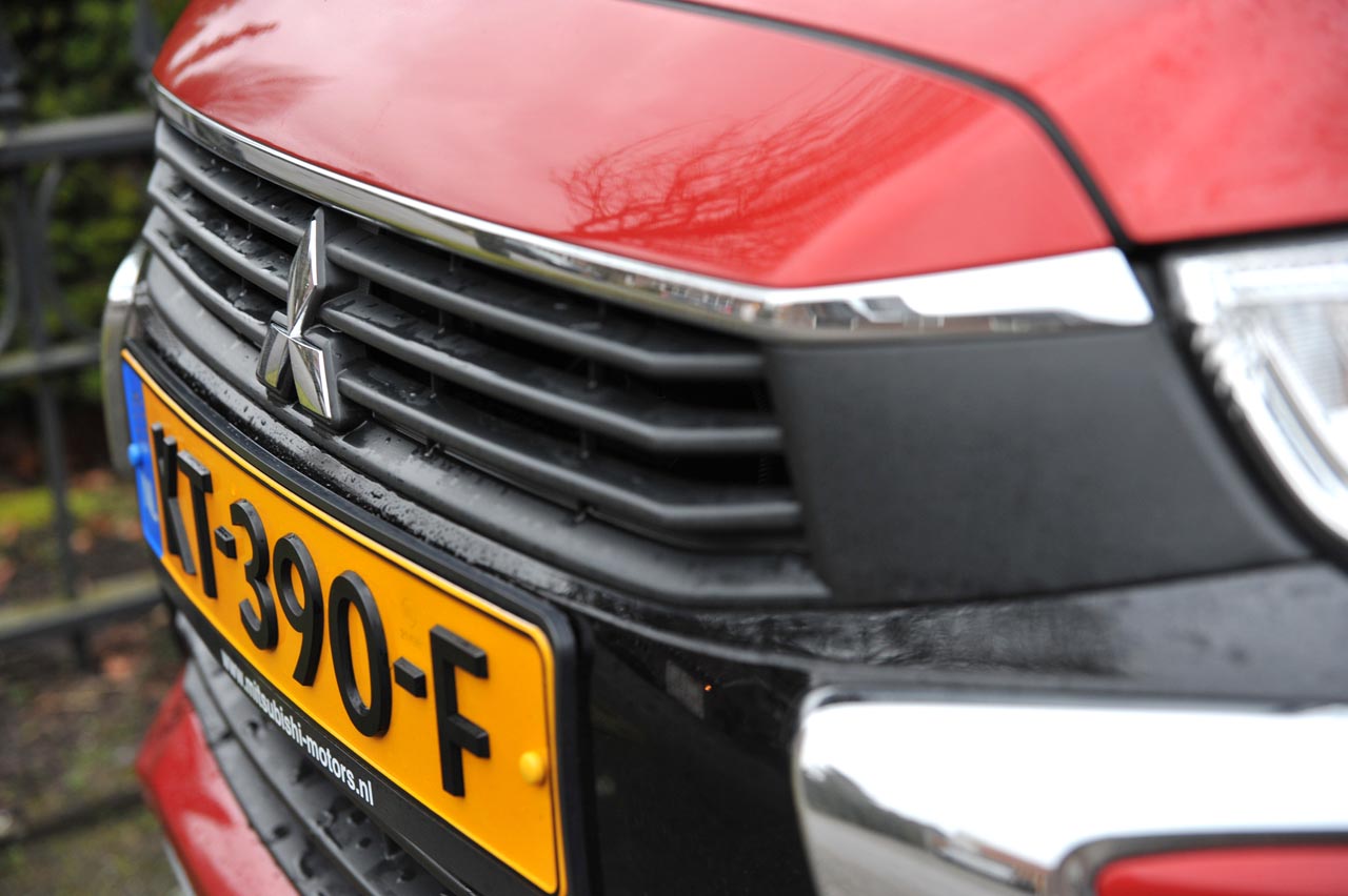 Na zo'n zeven jaar geeft Mitsubishi de ASX een facelift, kan de auto daarmee de concurrentie nog bijbenen. Autovandaag zocht het uit.