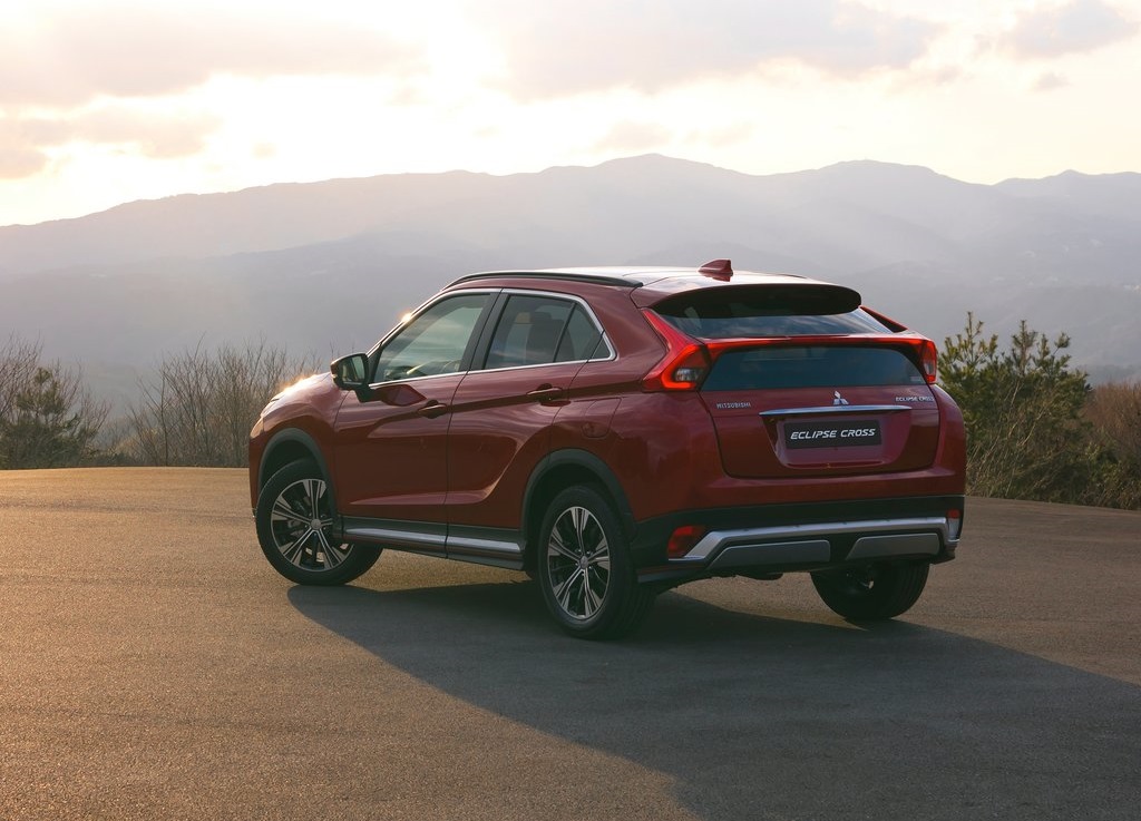 Mitsubishi heeft het doek getrokken van de Eclipse Cross, de volledig nieuwe SUV van het merk. Wat heeft het nieuwe broertje van de ASX en Outlander in zijn mars?