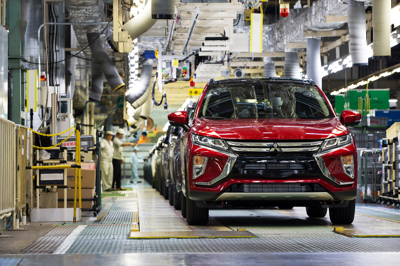 Europa krijgt de primeur van de Mitsubishi Eclipse Cross. De eerste exemplaren zijn inmiddels onderweg voor lancering in december.