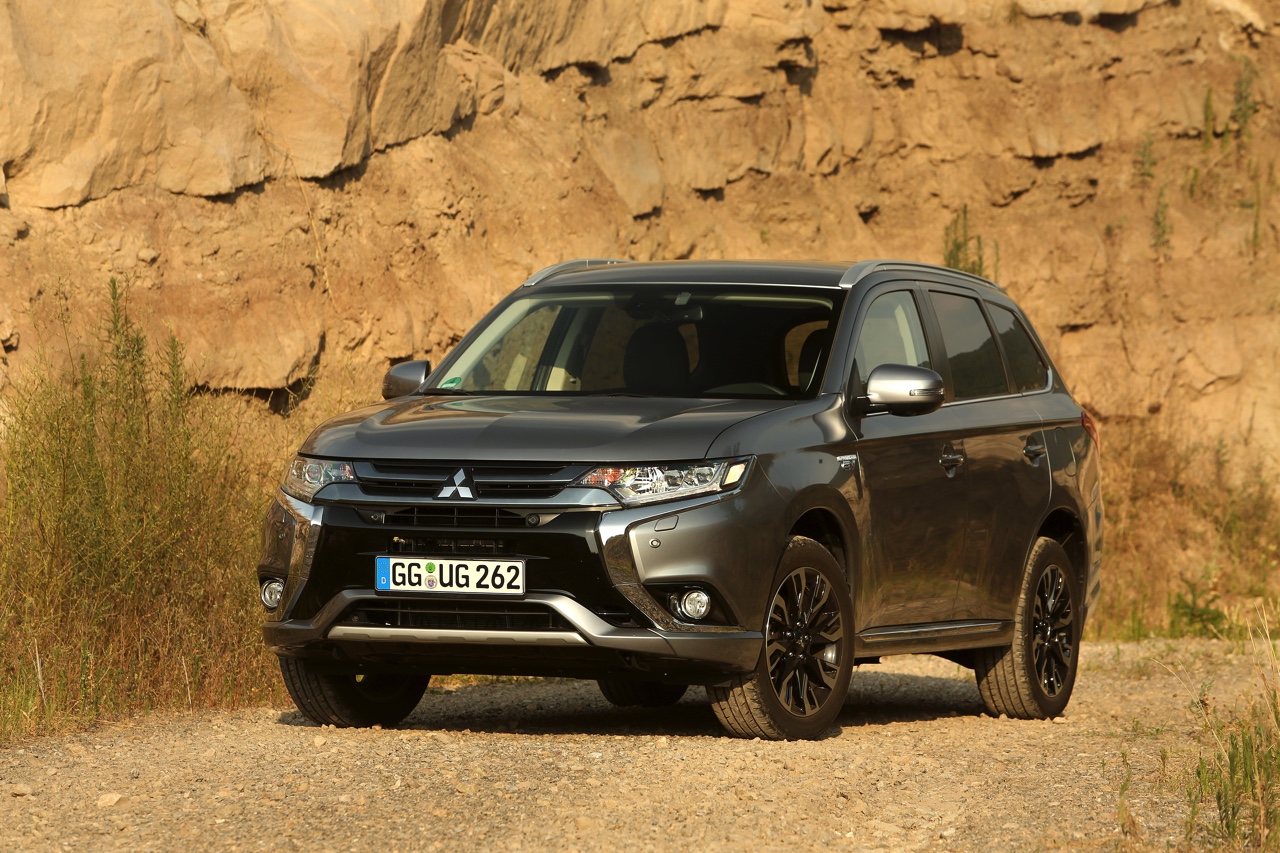 Autotest van de nieuwe Mitsubishi Outlander PHEV facelift, het model dat eind 2015 op de markt komt en flink verbeterd is ten opzichte van zijn voorganger. Met 7% bijtelling aantrekkelijk voor lease.