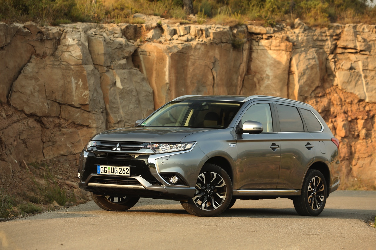 Autotest van de nieuwe Mitsubishi Outlander PHEV facelift, het model dat eind 2015 op de markt komt en flink verbeterd is ten opzichte van zijn voorganger. Met 7% bijtelling aantrekkelijk voor lease.