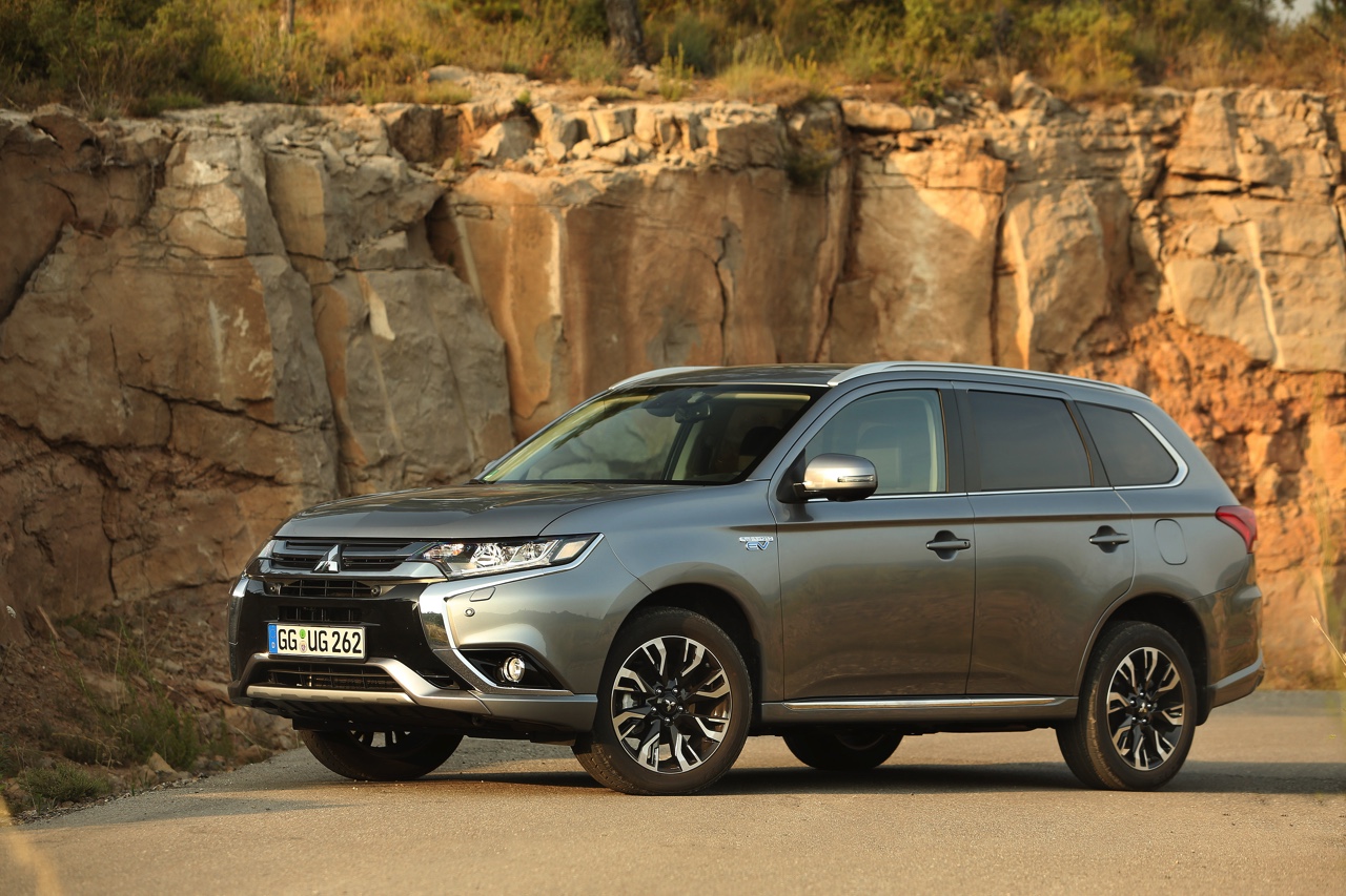 Autotest van de nieuwe Mitsubishi Outlander PHEV facelift, het model dat eind 2015 op de markt komt en flink verbeterd is ten opzichte van zijn voorganger. Met 7% bijtelling aantrekkelijk voor lease.