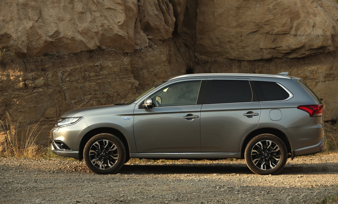 Autotest van de nieuwe Mitsubishi Outlander PHEV facelift, het model dat eind 2015 op de markt komt en flink verbeterd is ten opzichte van zijn voorganger. Met 7% bijtelling aantrekkelijk voor lease.