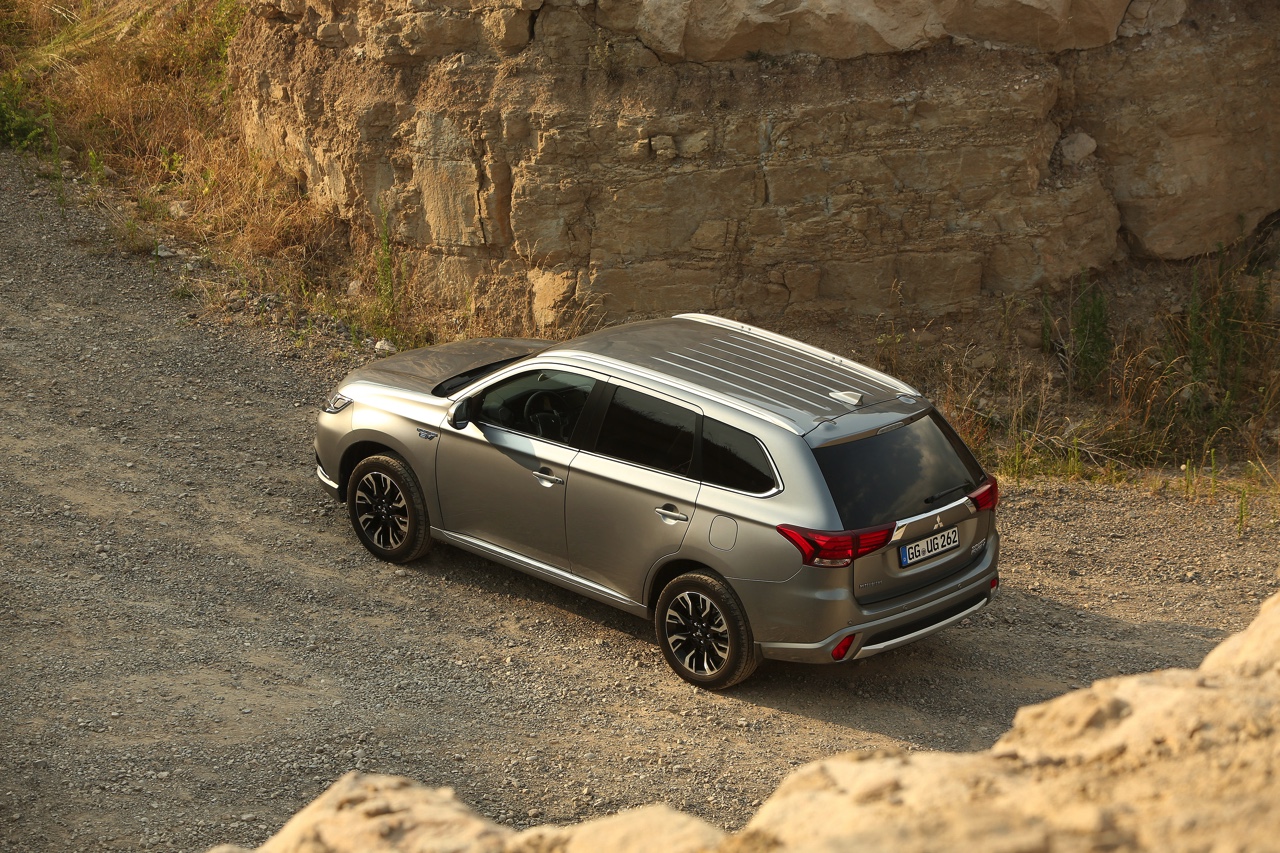 Autotest van de nieuwe Mitsubishi Outlander PHEV facelift, het model dat eind 2015 op de markt komt en flink verbeterd is ten opzichte van zijn voorganger. Met 7% bijtelling aantrekkelijk voor lease.