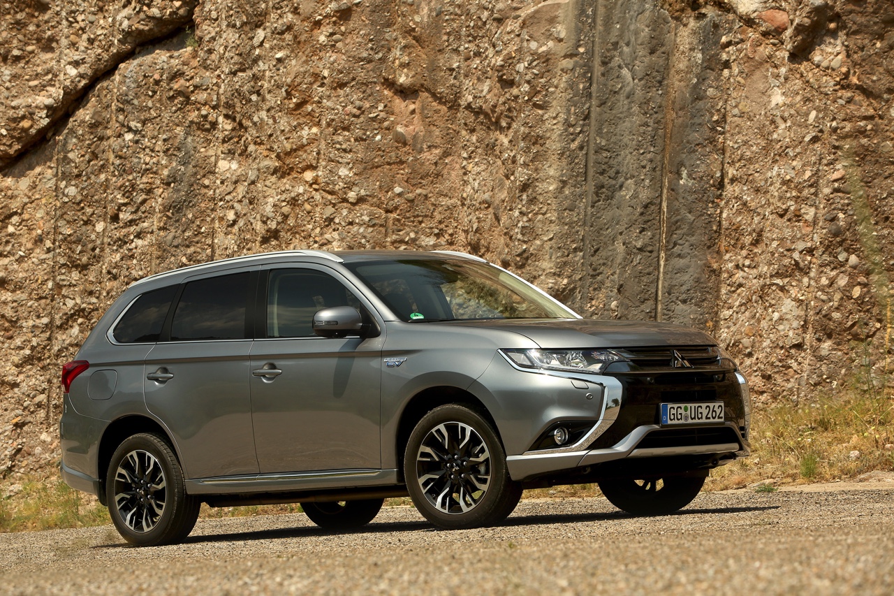 Autotest van de nieuwe Mitsubishi Outlander PHEV facelift, het model dat eind 2015 op de markt komt en flink verbeterd is ten opzichte van zijn voorganger. Met 7% bijtelling aantrekkelijk voor lease.