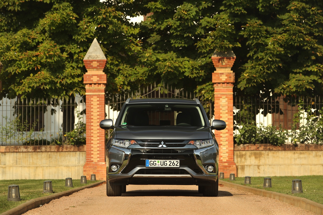 Autotest van de nieuwe Mitsubishi Outlander PHEV facelift, het model dat eind 2015 op de markt komt en flink verbeterd is ten opzichte van zijn voorganger. Met 7% bijtelling aantrekkelijk voor lease.