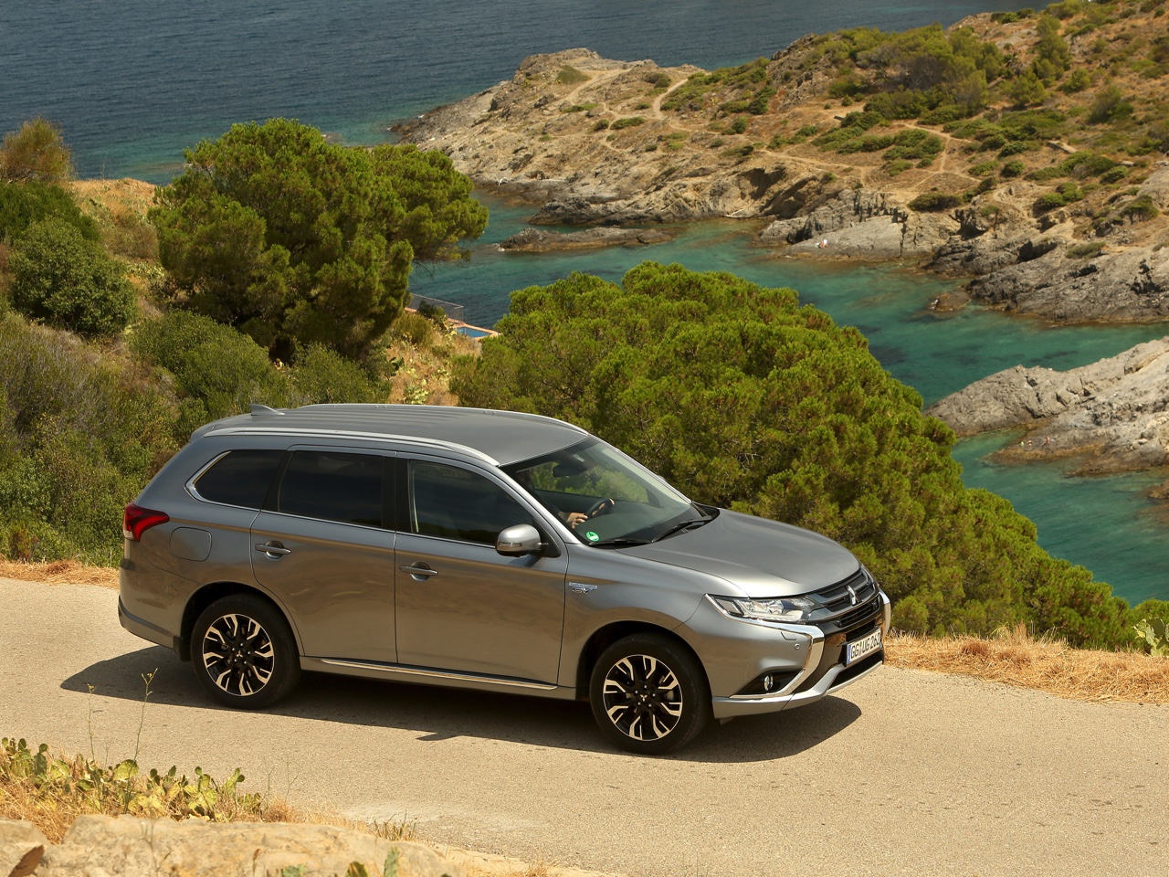 Autotest van de nieuwe Mitsubishi Outlander PHEV facelift, het model dat eind 2015 op de markt komt en flink verbeterd is ten opzichte van zijn voorganger. Met 7% bijtelling aantrekkelijk voor lease.