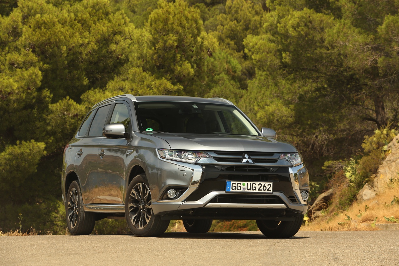 Autotest van de nieuwe Mitsubishi Outlander PHEV facelift, het model dat eind 2015 op de markt komt en flink verbeterd is ten opzichte van zijn voorganger. Met 7% bijtelling aantrekkelijk voor lease.