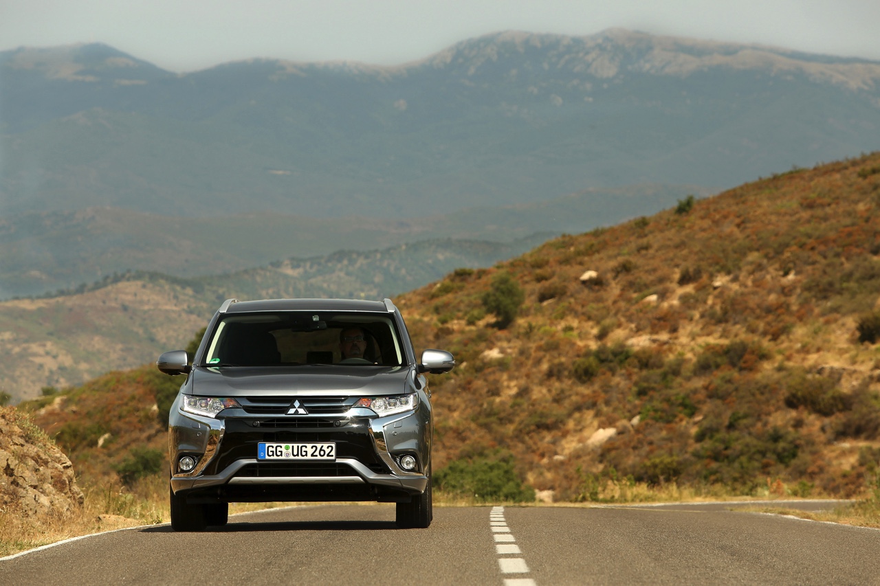 Autotest van de nieuwe Mitsubishi Outlander PHEV facelift, het model dat eind 2015 op de markt komt en flink verbeterd is ten opzichte van zijn voorganger. Met 7% bijtelling aantrekkelijk voor lease.