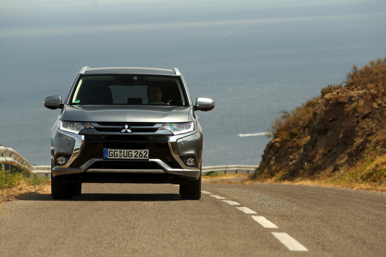 Autotest van de nieuwe Mitsubishi Outlander PHEV facelift, het model dat eind 2015 op de markt komt en flink verbeterd is ten opzichte van zijn voorganger. Met 7% bijtelling aantrekkelijk voor lease.