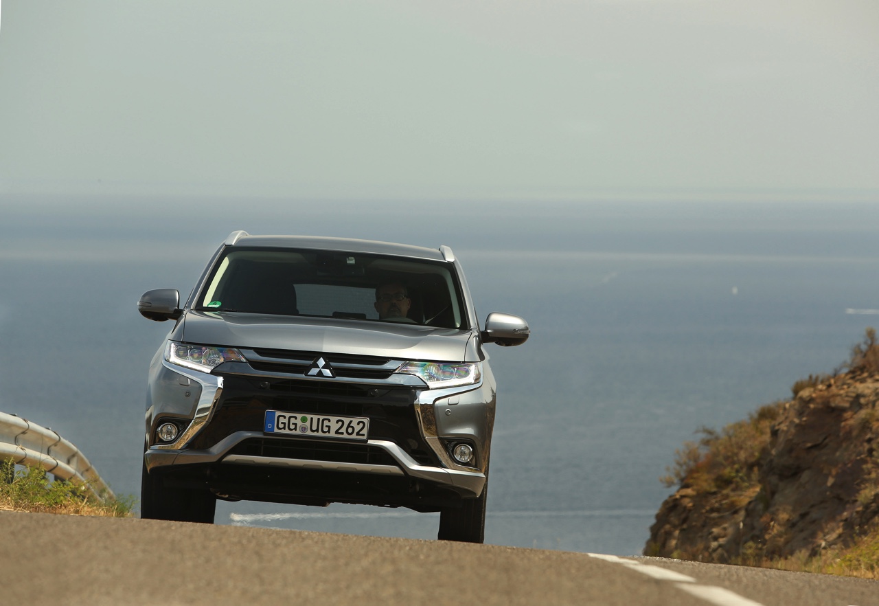 Autotest van de nieuwe Mitsubishi Outlander PHEV facelift, het model dat eind 2015 op de markt komt en flink verbeterd is ten opzichte van zijn voorganger. Met 7% bijtelling aantrekkelijk voor lease.