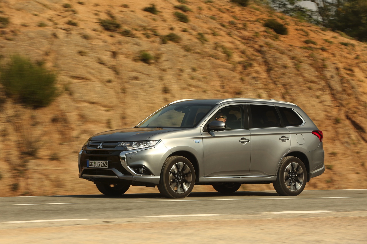 Autotest van de nieuwe Mitsubishi Outlander PHEV facelift, het model dat eind 2015 op de markt komt en flink verbeterd is ten opzichte van zijn voorganger. Met 7% bijtelling aantrekkelijk voor lease.