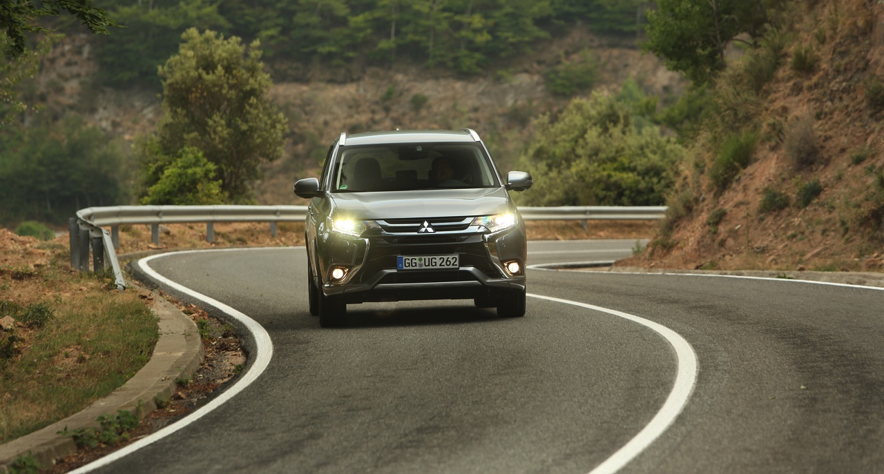 Autotest van de nieuwe Mitsubishi Outlander PHEV facelift, het model dat eind 2015 op de markt komt en flink verbeterd is ten opzichte van zijn voorganger. Met 7% bijtelling aantrekkelijk voor lease.