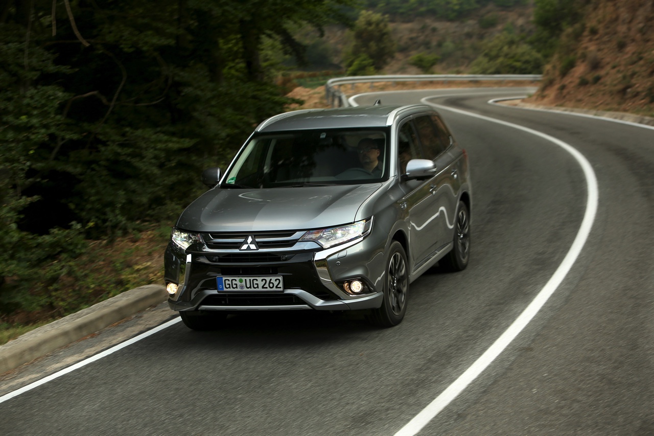 Autotest van de nieuwe Mitsubishi Outlander PHEV facelift, het model dat eind 2015 op de markt komt en flink verbeterd is ten opzichte van zijn voorganger. Met 7% bijtelling aantrekkelijk voor lease.