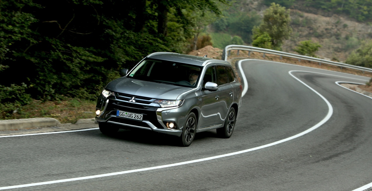 Autotest van de nieuwe Mitsubishi Outlander PHEV facelift, het model dat eind 2015 op de markt komt en flink verbeterd is ten opzichte van zijn voorganger. Met 7% bijtelling aantrekkelijk voor lease.