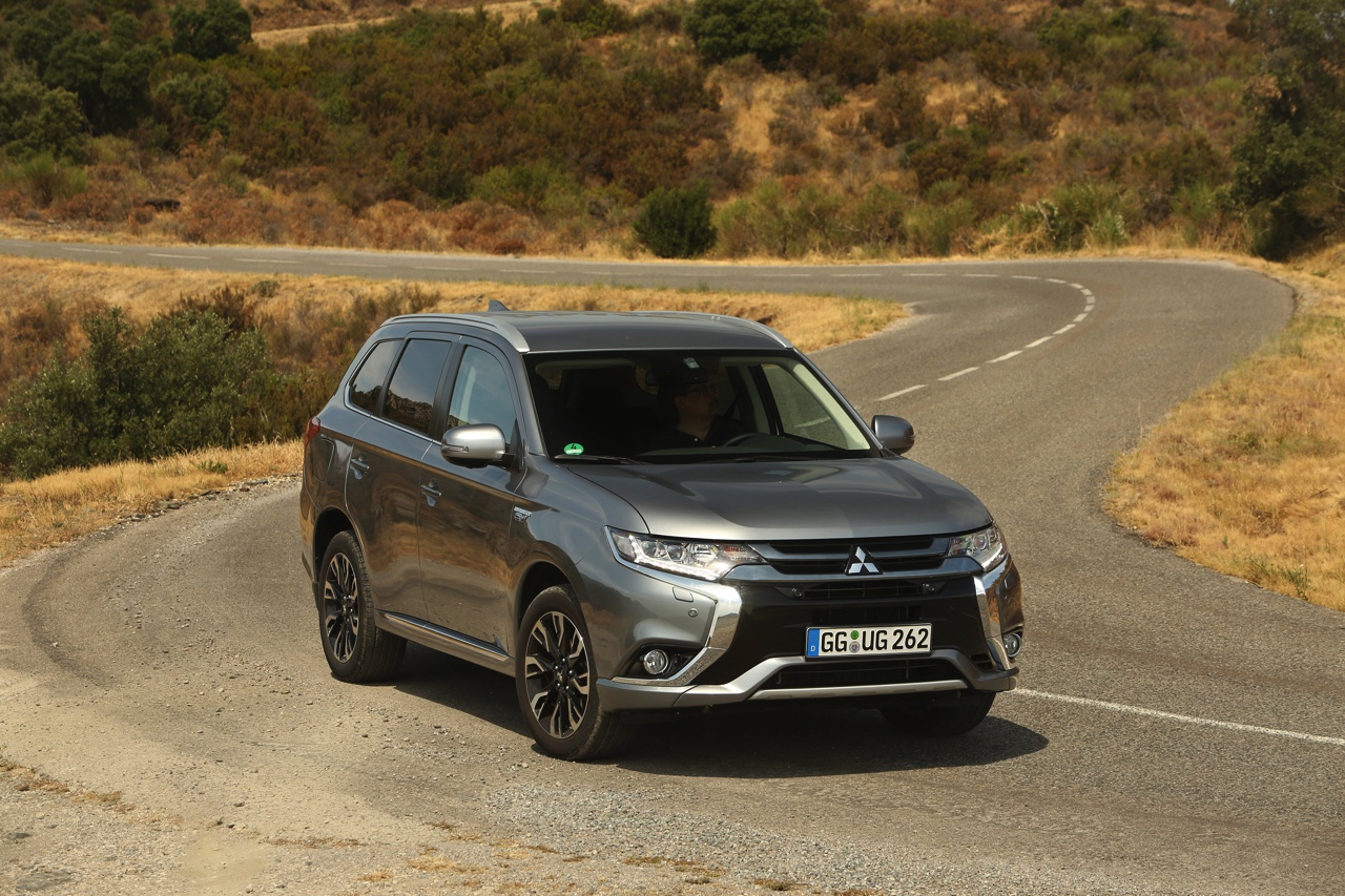 Autotest van de nieuwe Mitsubishi Outlander PHEV facelift, het model dat eind 2015 op de markt komt en flink verbeterd is ten opzichte van zijn voorganger. Met 7% bijtelling aantrekkelijk voor lease.