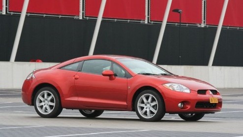 De modelnaam Eclipse is wel een beetje toepasselijk voor het beleid dat Mitsubishi ten aanzien van deze sportcoup hanteert voor Europa. Hij blijft voor ons namelijk in het duister, want hij is alleen
