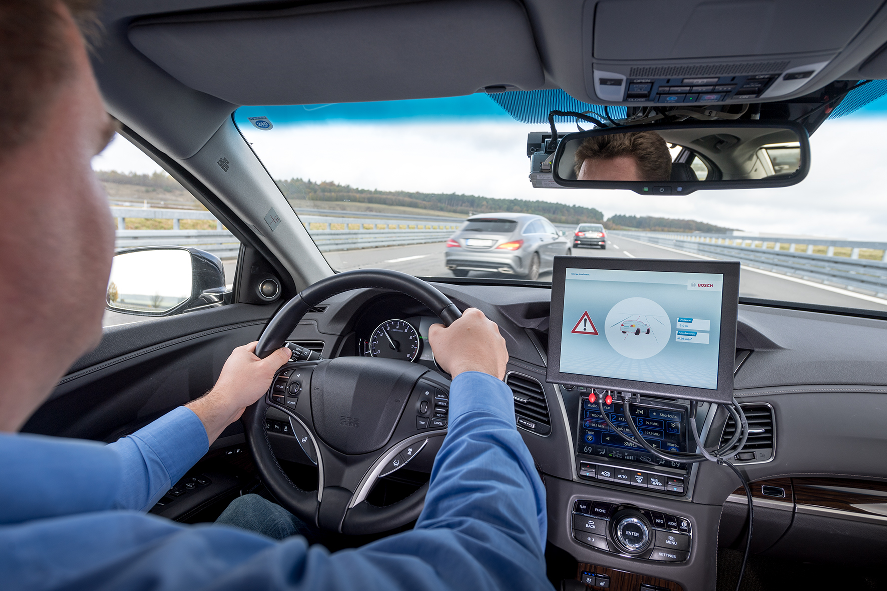 Bosch, Vodafone en Huawai testen met elkaar pratende telefoons in auto's.