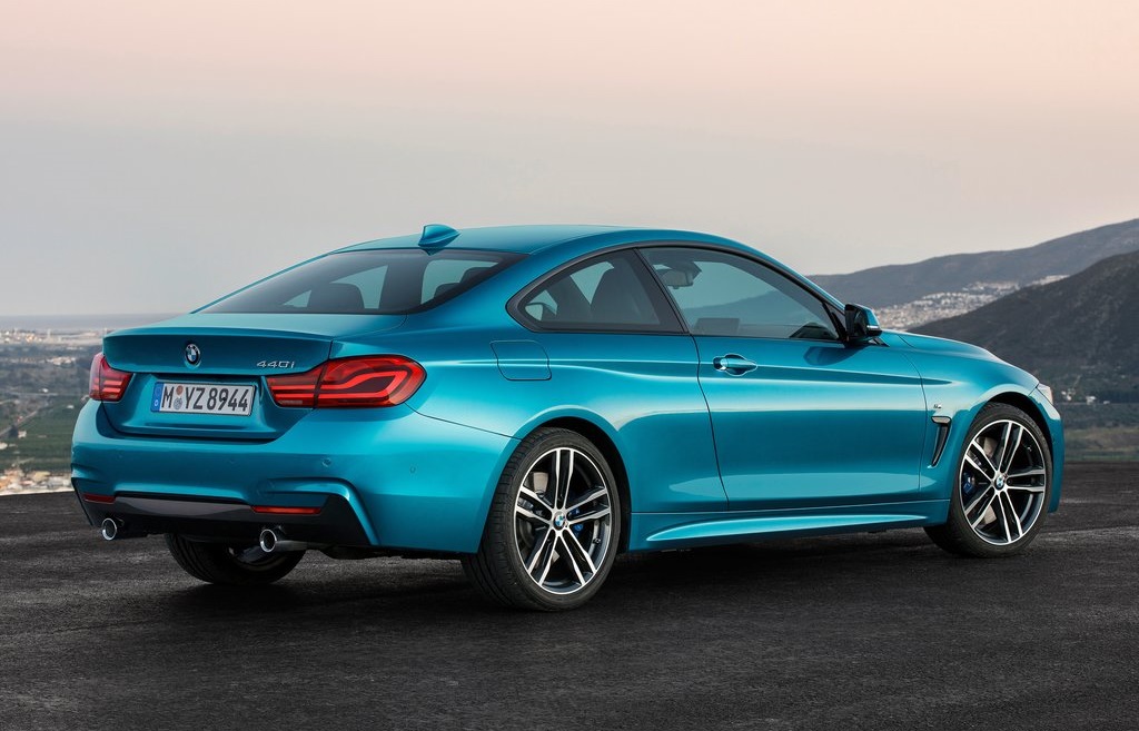 BMW geeft de BMW 4 Serie een modeljaarupdate. De wijzigingen zijn te miniem om te spreken van een facelift, maar er is zeker wat veranderd. Ook voor andere BMW-modellen zijn er kleine wijzigingen.
