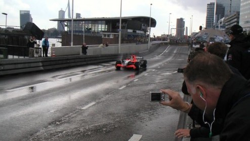 Zondag 20 augustus was de dag dat autoraceminnend Nederland zijn hart op kon halen in Rotterdam bij de Bavaria City Racing. Autovandaag was aanwezig op dit racespektakel en heeft speciaal voor jullie 