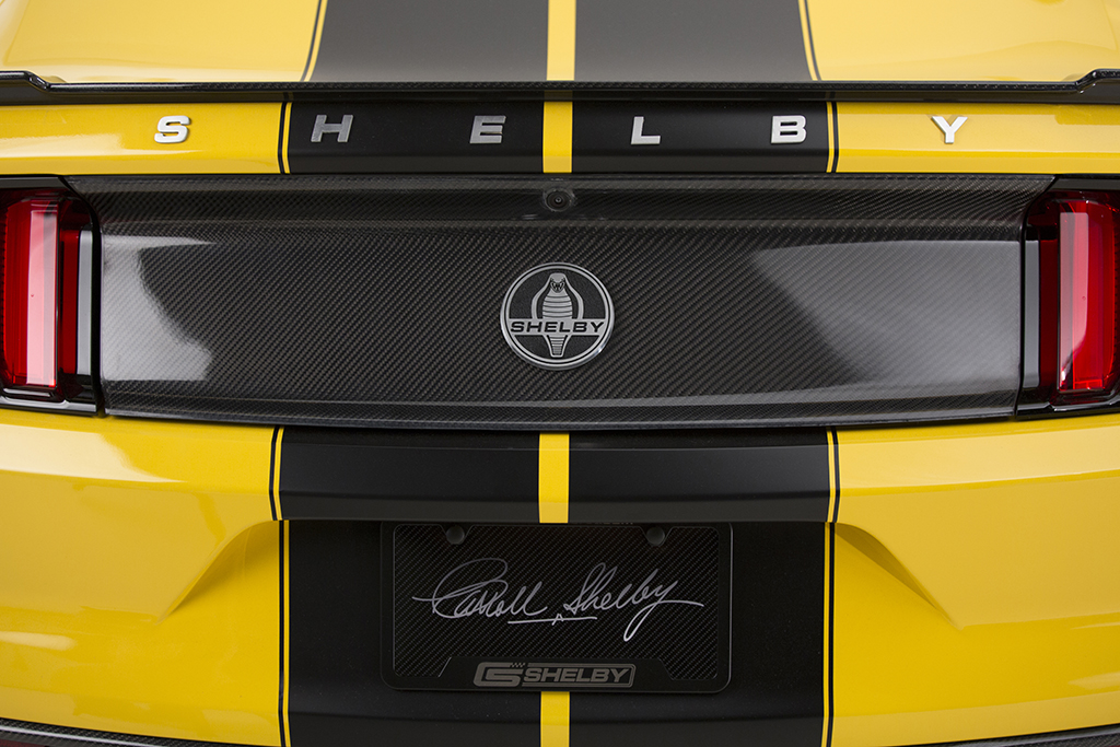 Shelby heeft de Mustang onder handen genomen. Het resultaat? De Shelby GT met minimaal 637 pk uit een supercharged 5,0 liter V8, een aangepast onderstel en flinke Borla uitlaten.