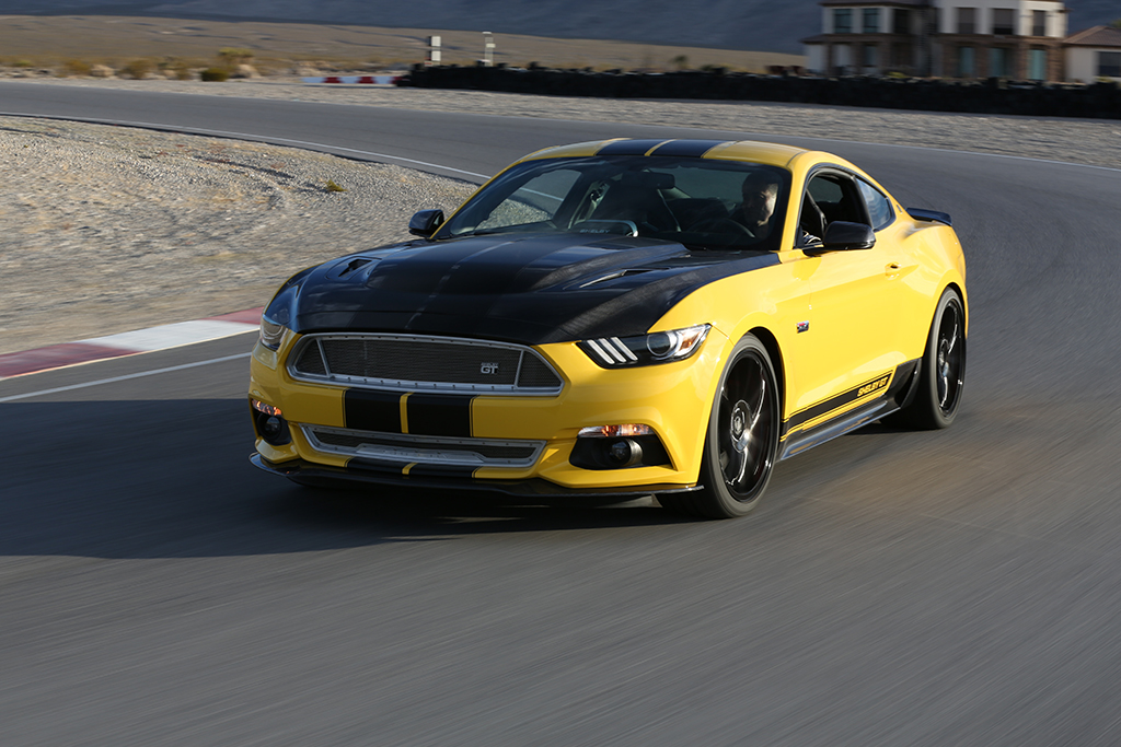Shelby heeft de Mustang onder handen genomen. Het resultaat? De Shelby GT met minimaal 637 pk uit een supercharged 5,0 liter V8, een aangepast onderstel en flinke Borla uitlaten.